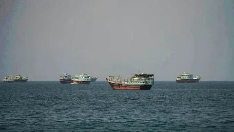 International oil prices turn negative; Iran plans to reopen Strait of Hormuz within seven days