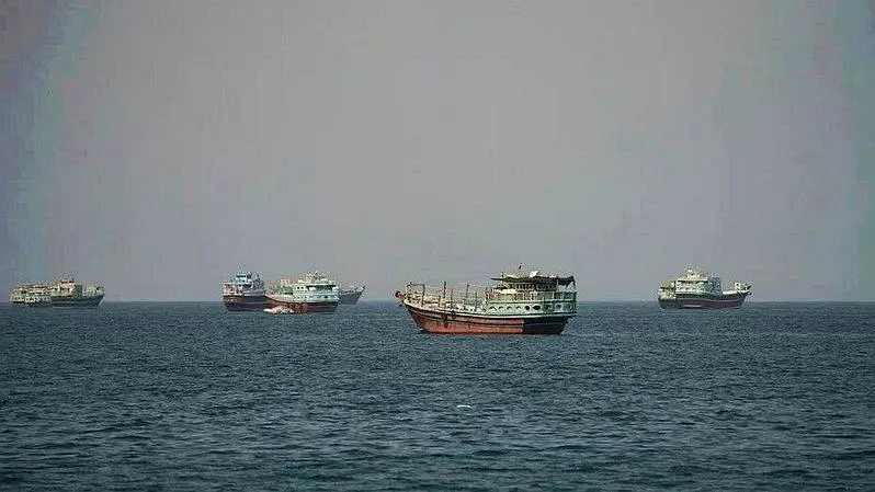 International oil prices turn negative; Iran plans to reopen Strait of Hormuz within seven days
